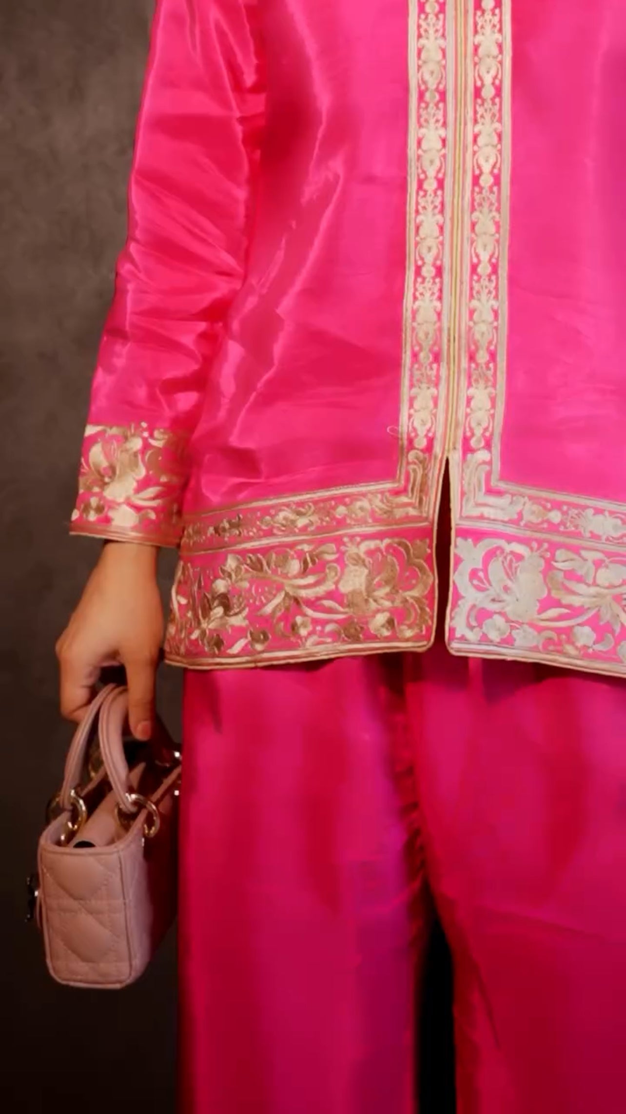 Aroob -Lawn 2pc Embroidred Suit