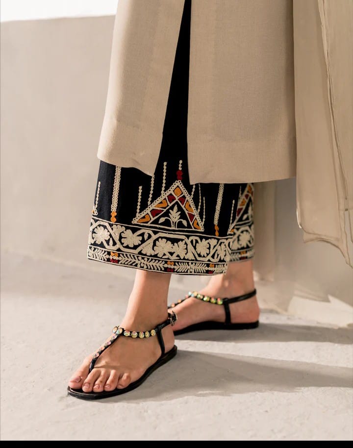 Mashal - 2Pc Embroidred Suit - Premium Winter Fabric