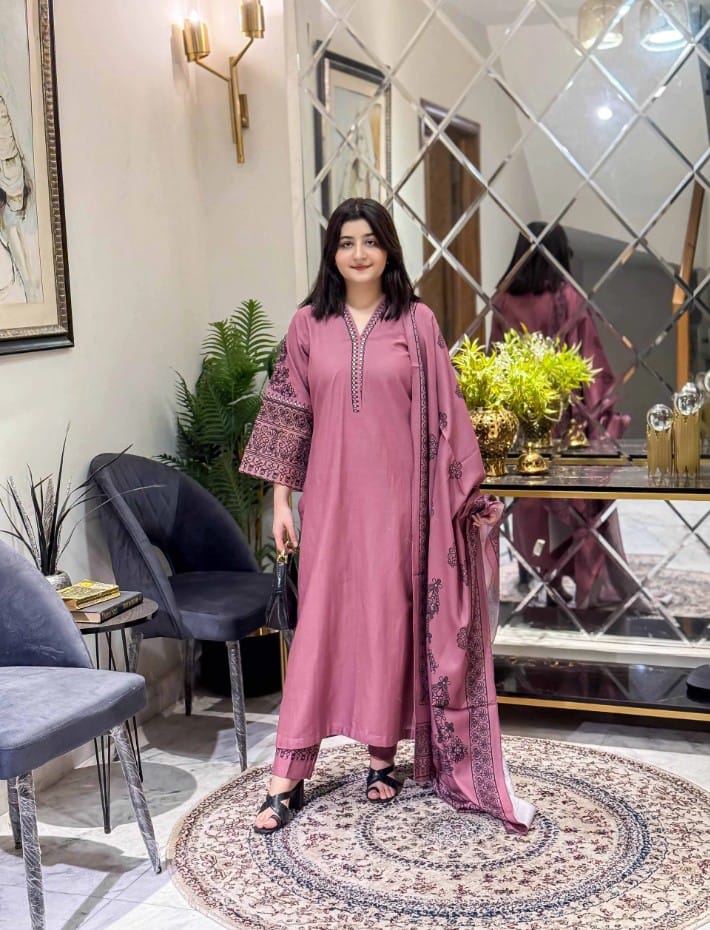 Suroor Stiched 3PC Embroidered Winter Fabri