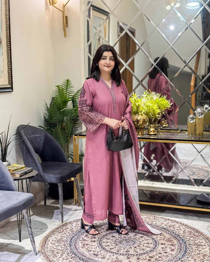 Suroor Stiched 3PC Embroidered Winter Fabri